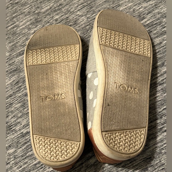 Toms Slip on size 6 - Picture 3 of 5